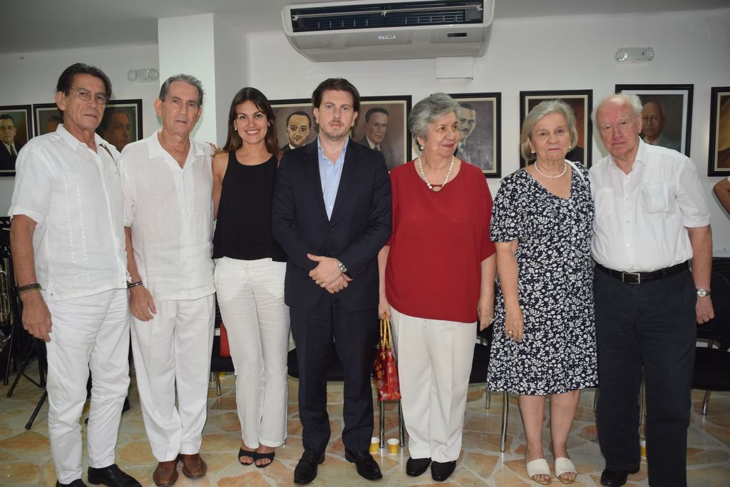 Familia Lara Restrepo: Gabriel Restrepo, Vanessa Iglesias, Paulo José Restrepo, Raquel Lara de Rojas, la Exgobernadora Cecilia Lara de García y  Francisco Rojas